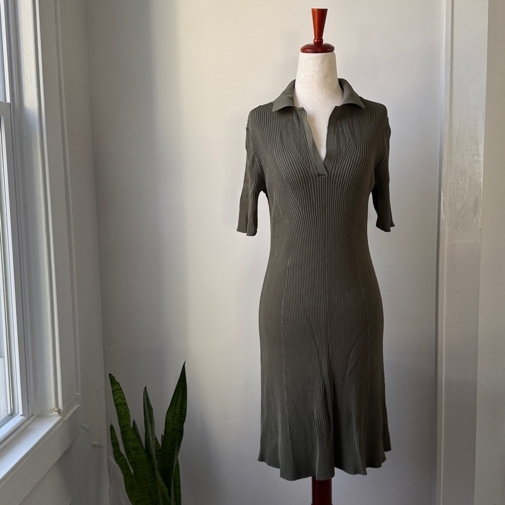 Everlane Ribbed Dress in Olive size XL V neck Knee Length Classic Work Stretch